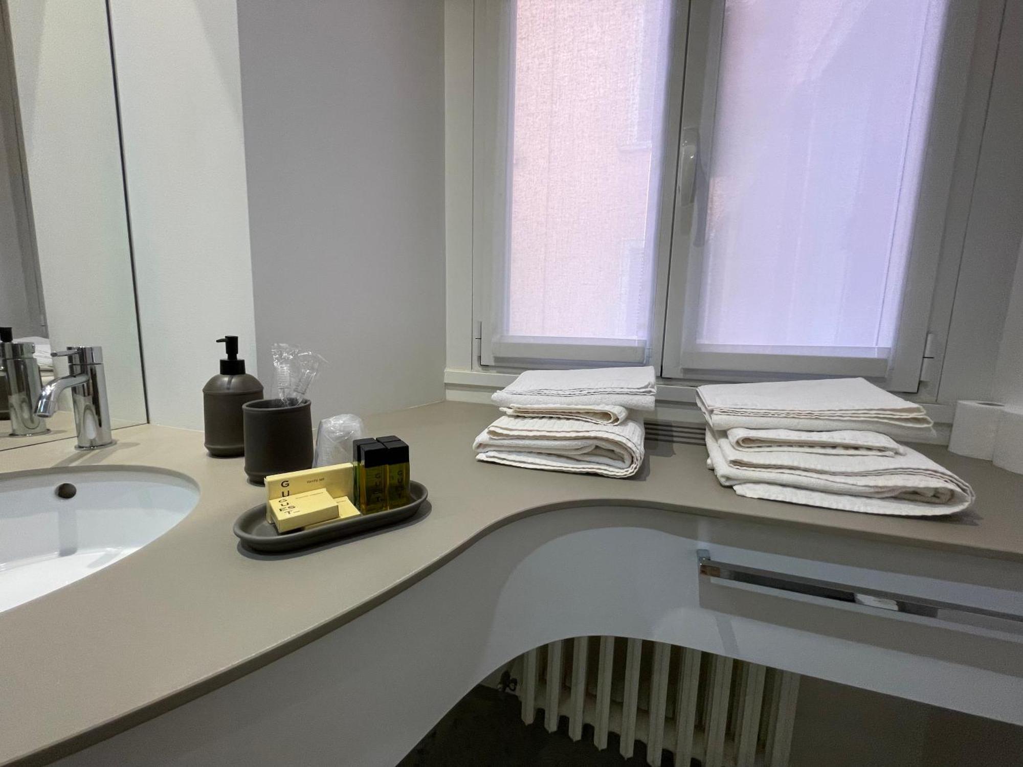 Torino48 Guesthouse Milan Bagian luar foto